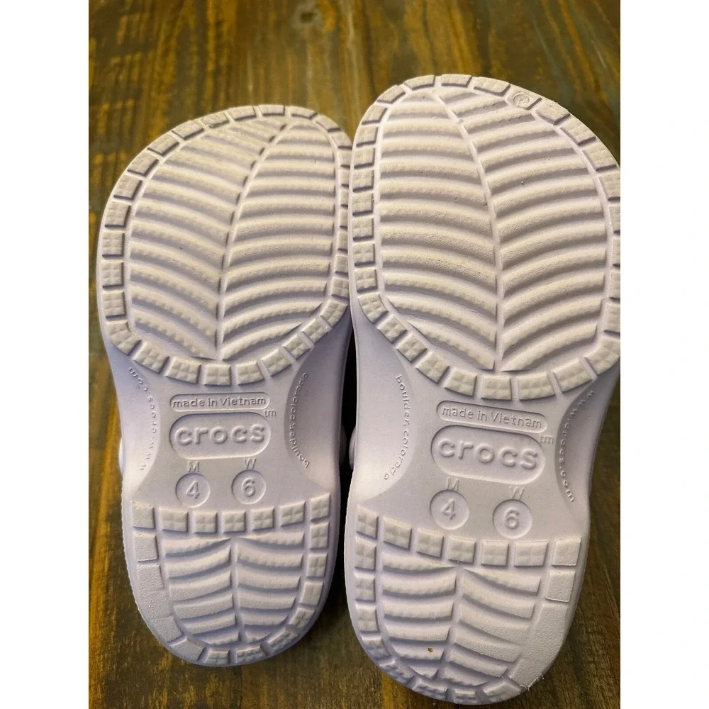 Crocs Classic Lined Clogs Lavender Light Purple Fuzzy Warm Woman's 6 Men‎ 4